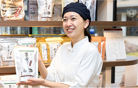 商品を紹介しているF.H.さん